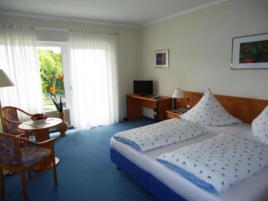 Hotel Kurallee メーアスブルク エクステリア 写真