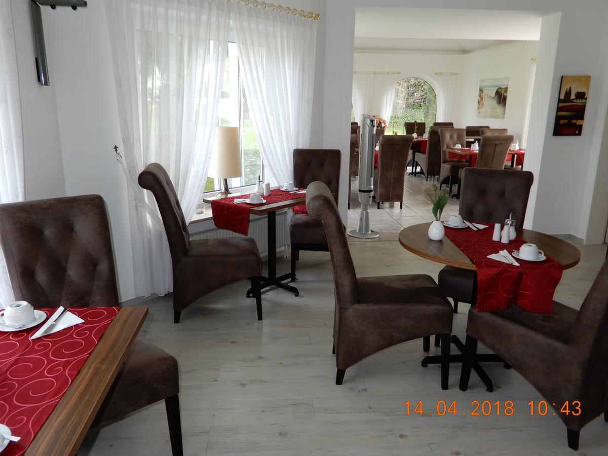 Hotel Kurallee メーアスブルク エクステリア 写真